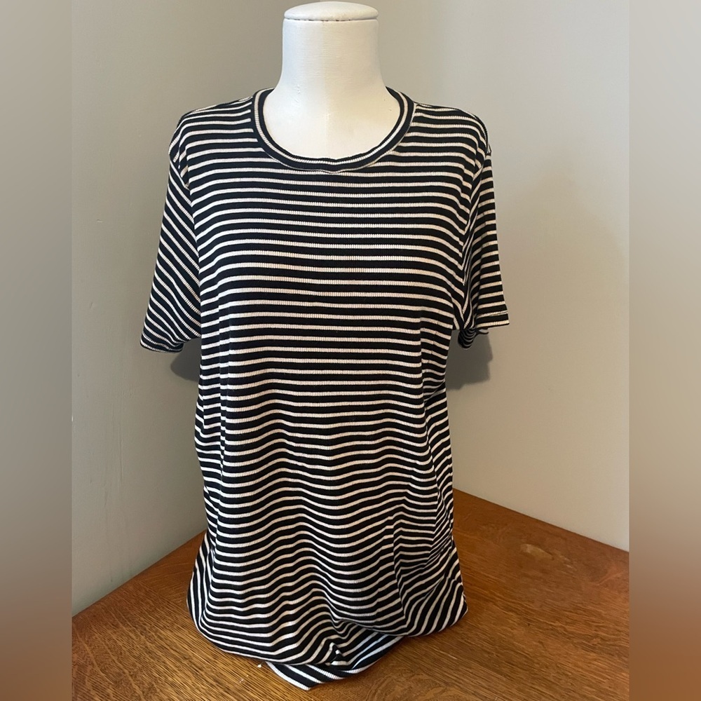 Brandy Melville Women’s One Size Striped Black White Cream Short Sleeve Top EUC - Picture 1 of 14